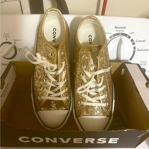 Converse Limited Edition Gold Glitter Size 8 men’s covers, I’m sure it’s unisex